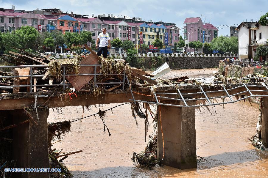 Cuatro personas han muerto y otras cinco han desaparecido después de que una fuerte tormenta azotara el distrito de Liancheng en la provincia oriental china de Fujian ayer miércoles por la mañana, dijeron las autoridades locales hoy jueves.