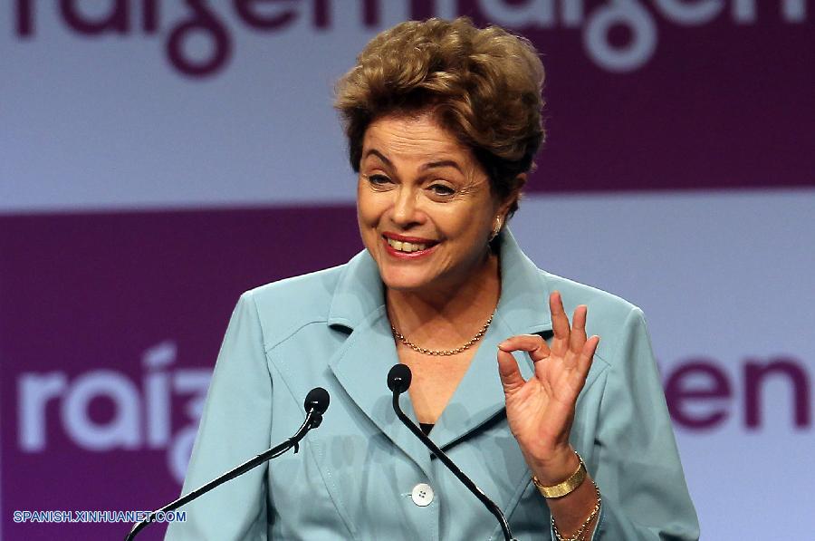 La presidenta de Brasil, Dilma Rousseff, inauguró hoy la primera fábrica para producir etanol de segunda generación, con una inversión de 71,6 millones de dólares.