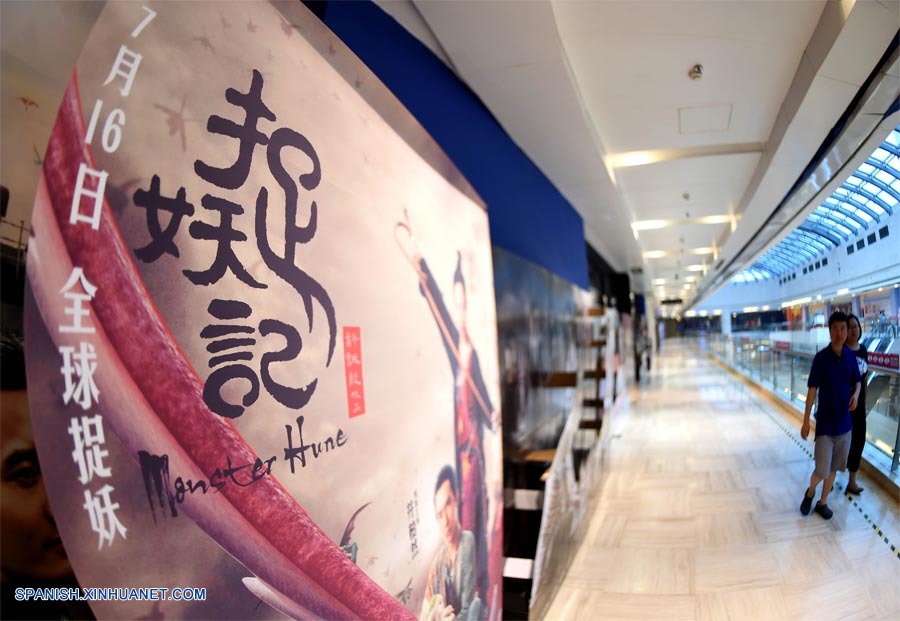 Una película de aventuras que combina efectos especiales con personajes reales, 'Monster Hunt' (La caza del monstruo), se ha convertido en la película china más exitosa de todos los tiempos, informó hoy domingo la Administración Estatal de Prensa, Publicación, Radio, Cine y Televisión.