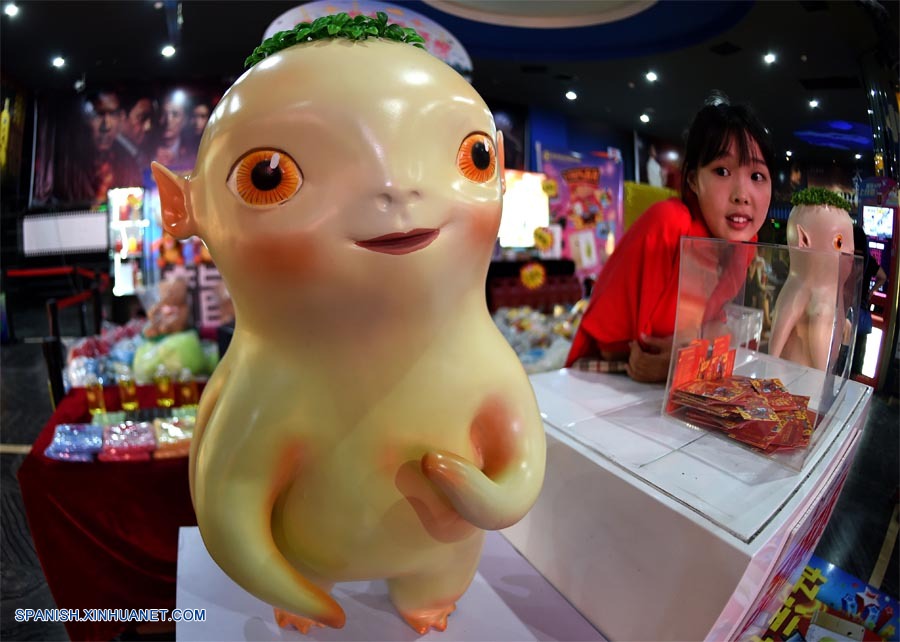 Una película de aventuras que combina efectos especiales con personajes reales, 'Monster Hunt' (La caza del monstruo), se ha convertido en la película china más exitosa de todos los tiempos, informó hoy domingo la Administración Estatal de Prensa, Publicación, Radio, Cine y Televisión.