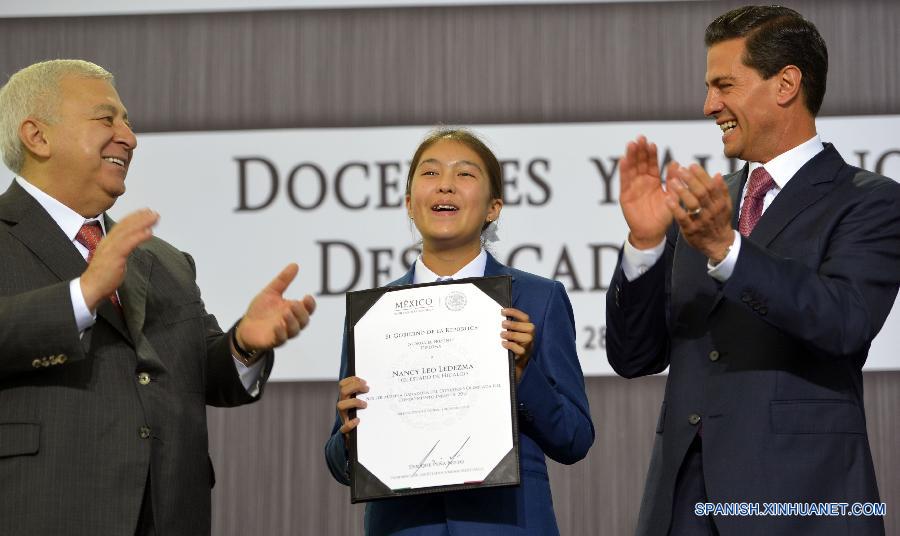 MEXICO-MEXICO CITY-PRESIDENT-CHILDREN