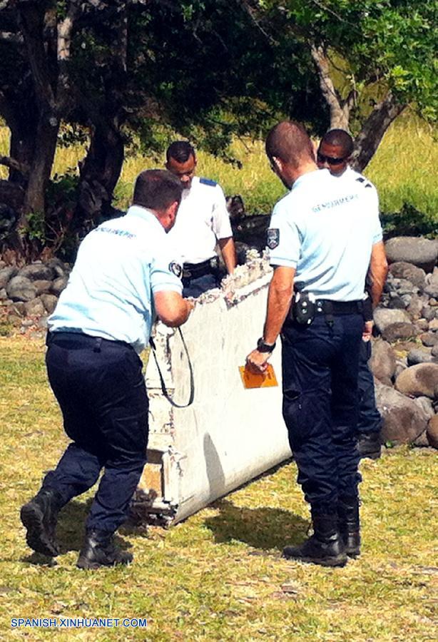 El director general del Departamento de Aviación Civil de Malasia, Azharuddin Abdul Rahman, dijo el jueves que todavía no se puede confirmar que los restos descubiertos en una playa de la isla de la Reunión pertenezca a un avión Boeing 777.