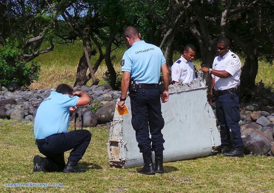 El director general del Departamento de Aviación Civil de Malasia, Azharuddin Abdul Rahman, dijo el jueves que todavía no se puede confirmar que los restos descubiertos en una playa de la isla de la Reunión pertenezca a un avión Boeing 777.