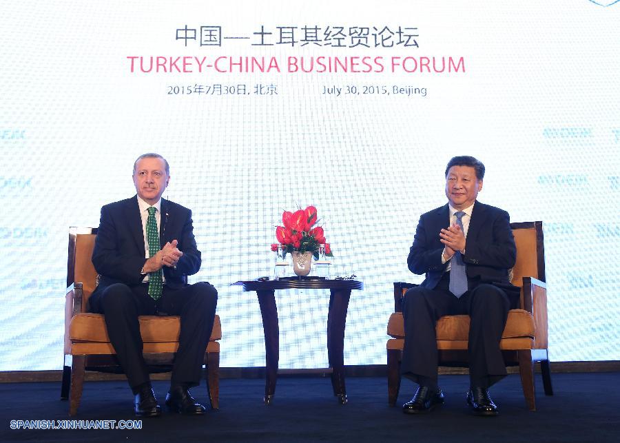 El presidente de China, Xi Jinping, pidió una cooperación más estrecha entre China y Turquía cuando él y su homólogo de Turquía, Recep Tayyip Erdogan, asistieron hoy en Beijing al foro de negocios chino-turco.
