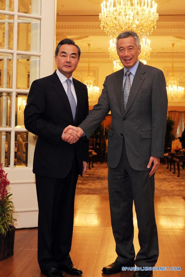 （XHDW）新加坡总理李显龙会见王毅
