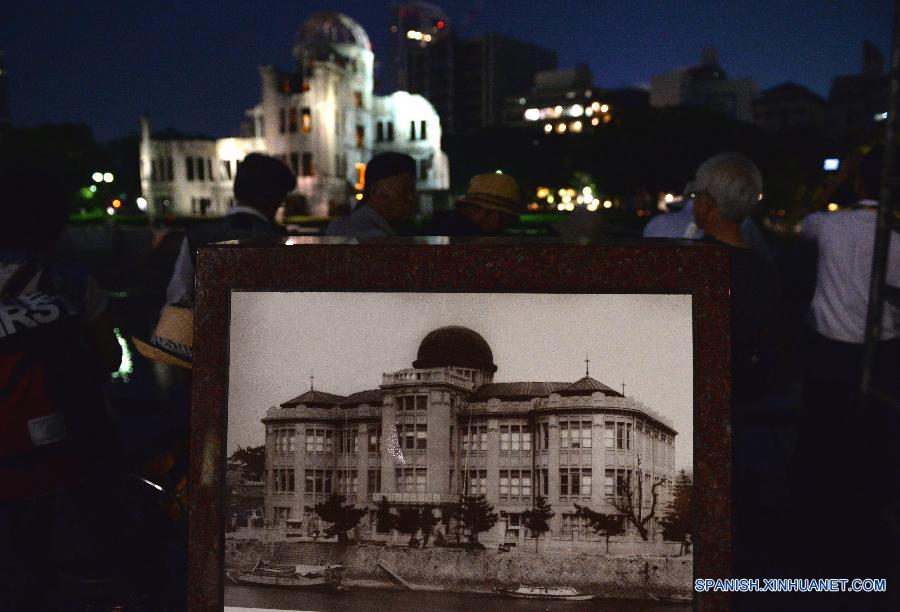 Hiroshima, ciudad que sufrió el bombardeo atómico a manos de Estados Unidos en 1945 durante la Segunda Guerra Mundial, conmemoró el jueves el 70º aniversario del bombardeo en el Parque Memorial de la Paz de la ciudad, con su alcalde pidiendo la paz y que se eliminen las armas nucleares.