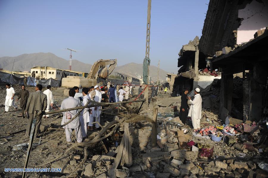 La cifra de muertos por el estallido de un camión bomba en la capital de Afganistán, Kabul, aumentó a 15, en tanto que la de heridos es de 240, dijo hoy un funcionario.
