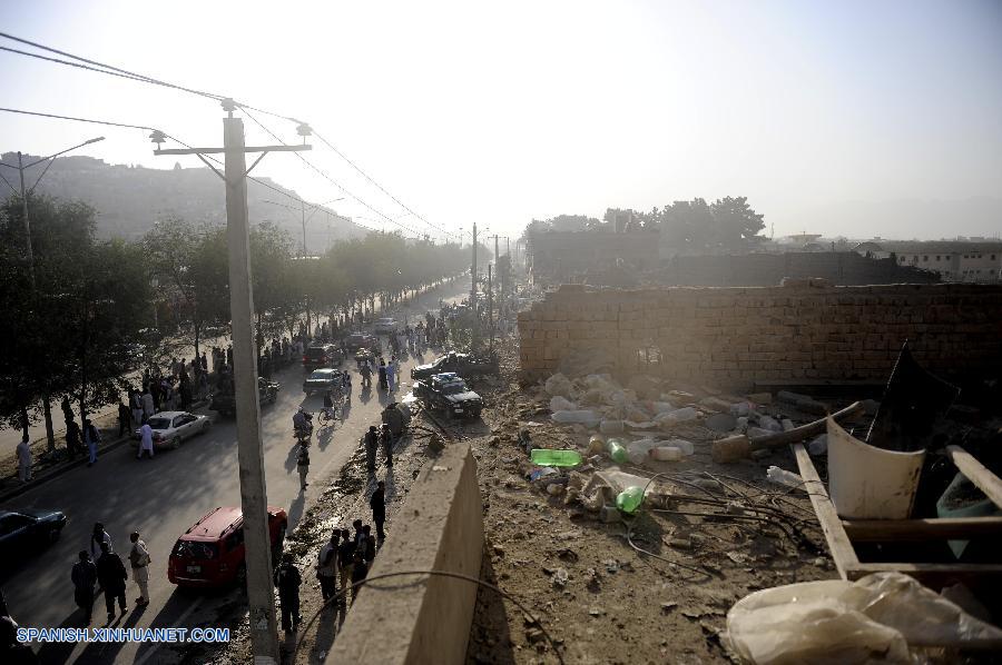 La cifra de muertos por el estallido de un camión bomba en la capital de Afganistán, Kabul, aumentó a 15, en tanto que la de heridos es de 240, dijo hoy un funcionario.