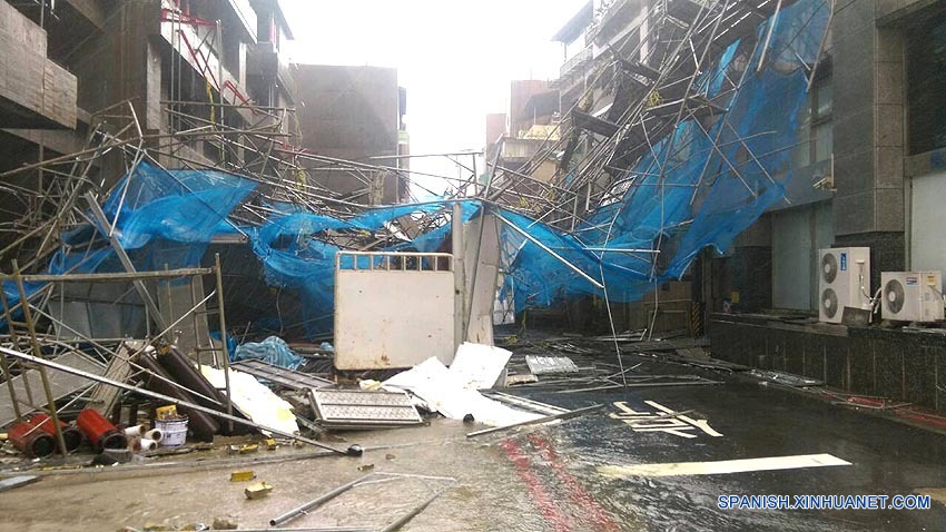 Tres personas han muerto, una permanece desaparecida y otros 28 resultaron heridas hasta las 06:30 horas después de que el tifón Soudelor tocase tierra en el distrito de Hualien, este de Taiwan, a primeras horas de hoy sábado, informó el centro de operación de desastre de Taiwan.