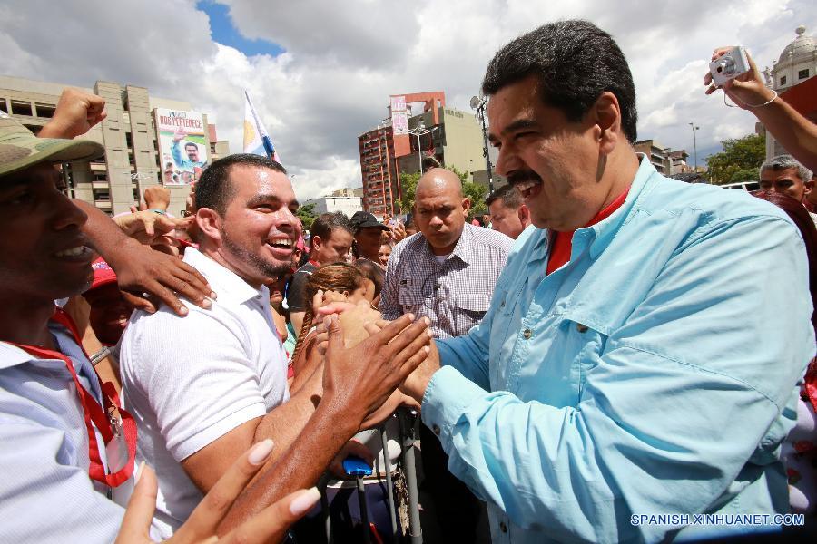 El presidente de Venezuela, Nicolás Maduro, aseguró hoy que candidatos a las elecciones parlamentarias por la oposición y funcionarios de la embajada de Estados Unidos confabulan para entorpecer la lucha de su gobierno por la soberanía del Esequibo ante Guyana.