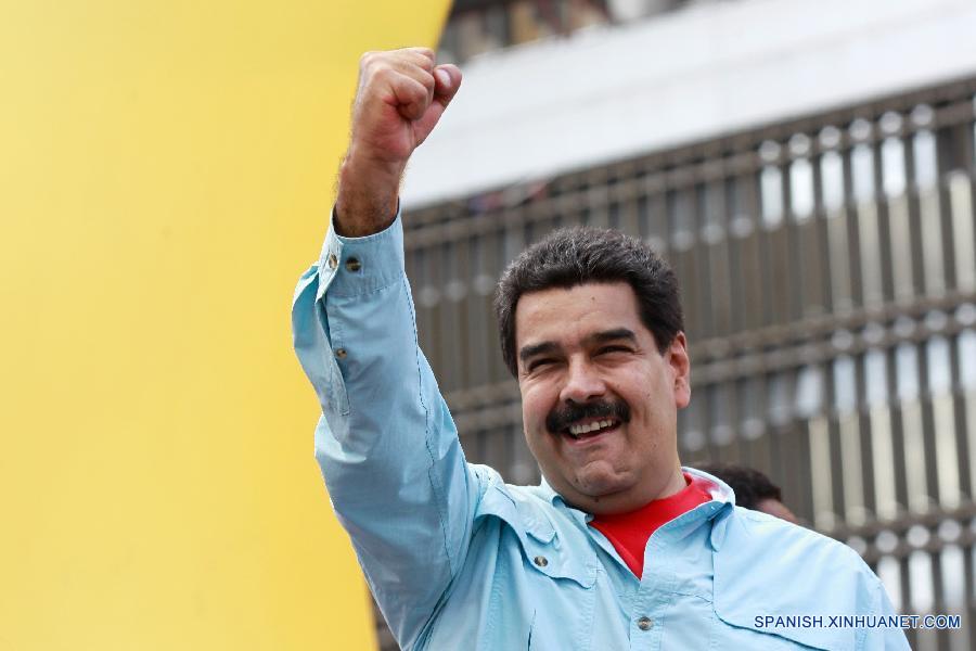 El presidente de Venezuela, Nicolás Maduro, aseguró hoy que candidatos a las elecciones parlamentarias por la oposición y funcionarios de la embajada de Estados Unidos confabulan para entorpecer la lucha de su gobierno por la soberanía del Esequibo ante Guyana.