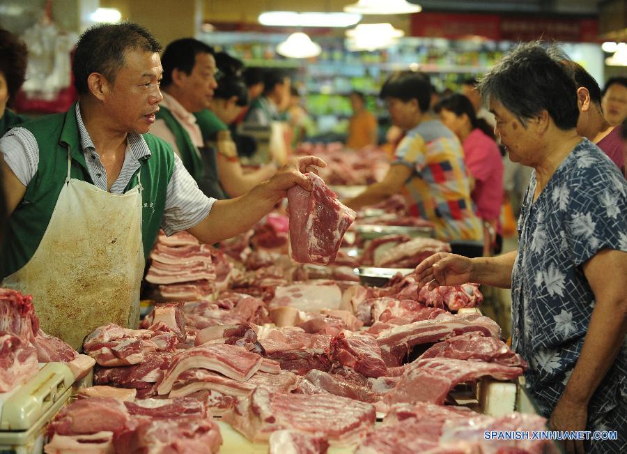 El índice de precios al consumidor (IPC) de China, un importante indicador de la inflación, subió un 1,6 por ciento interanual en julio, el nivel más alto de 2015 motivado principalmente por el aumento de los precios de la carne de cerdo.