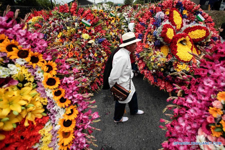 COLOMBIA-MEDELLIN-CULTURE-FLOWERS
