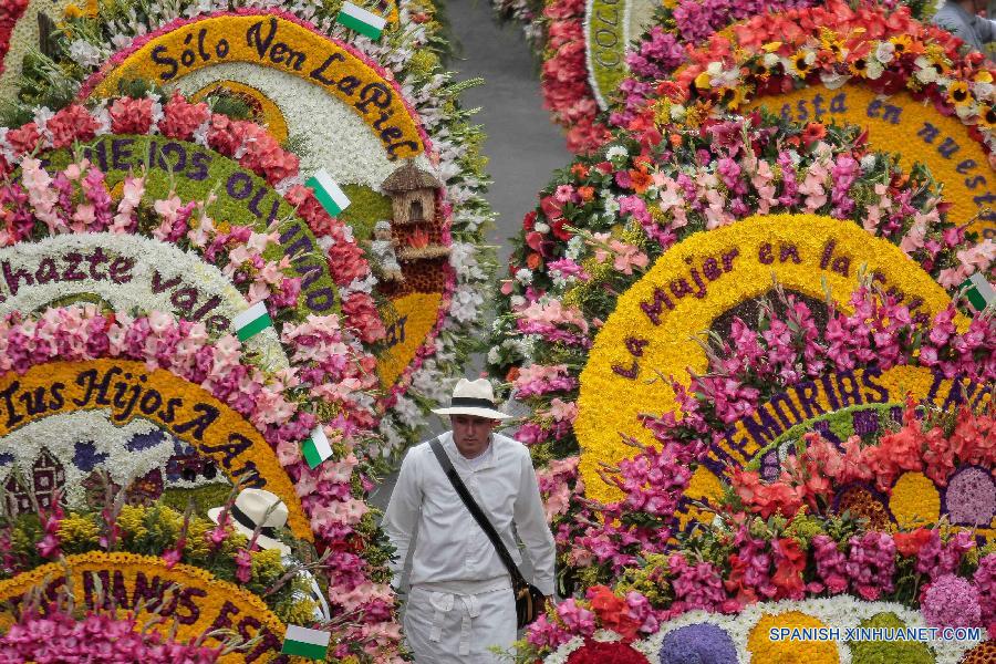 COLOMBIA-MEDELLIN-CULTURE-FLOWERS