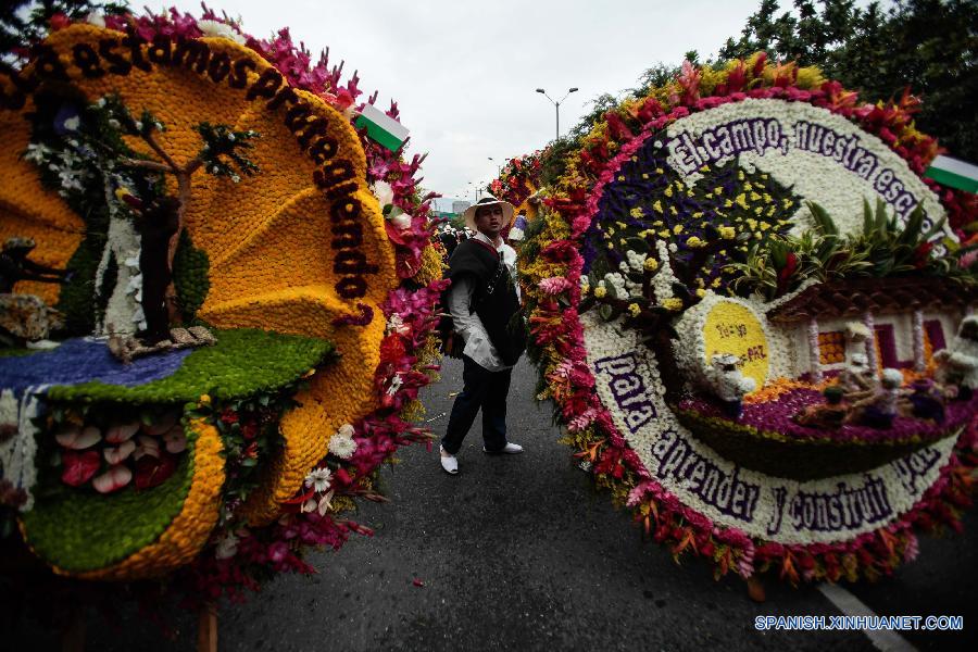 COLOMBIA-MEDELLIN-CULTURE-FLOWERS