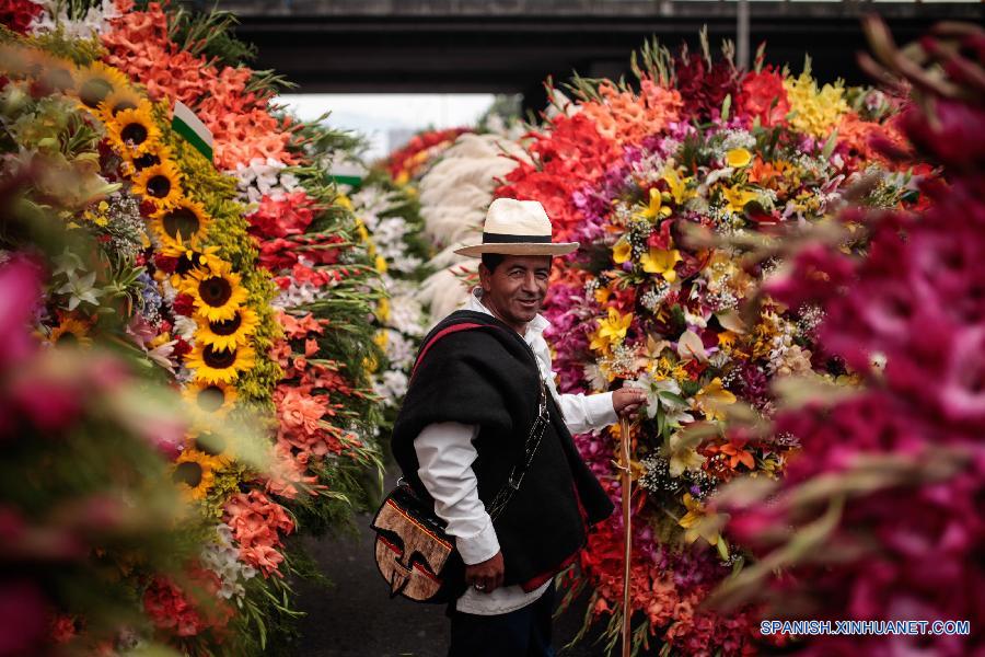 COLOMBIA-MEDELLIN-CULTURE-FLOWERS
