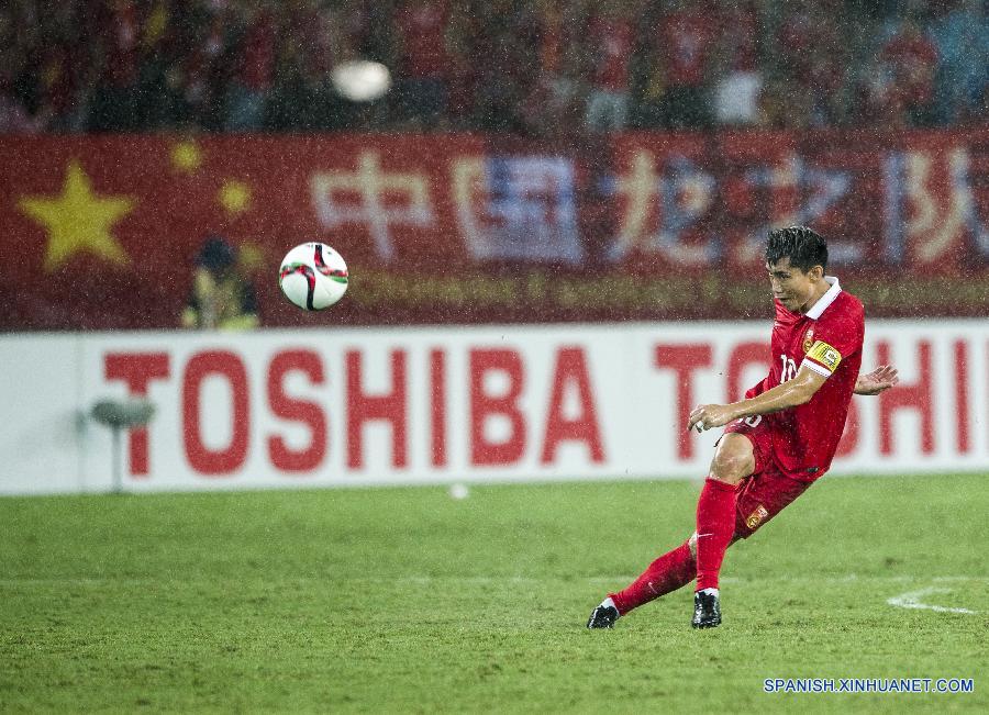 （体育）（7）足球——东亚杯足球赛：中国战平日本