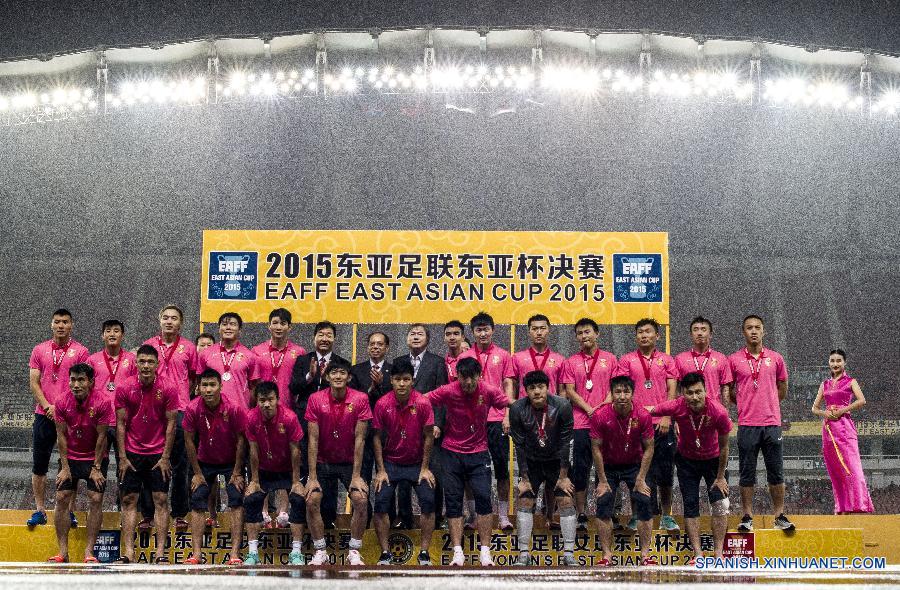 （体育）（1）足球——东亚杯男足赛：中国队获得亚军