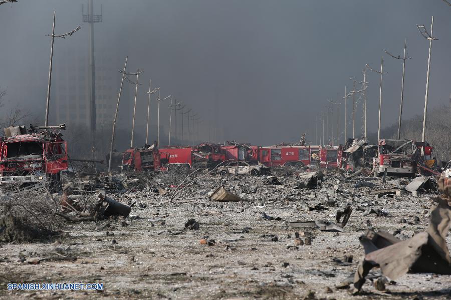 Los incendios después de las enormes explosiones de almacén en el puerto septentrional chino de Tianjin anoche están actualmente 'bajo control inicial', pero 18 bomberos todavía permanecen desaparecidos, informó hoy jueves el Ministerio de Seguridad Pública.