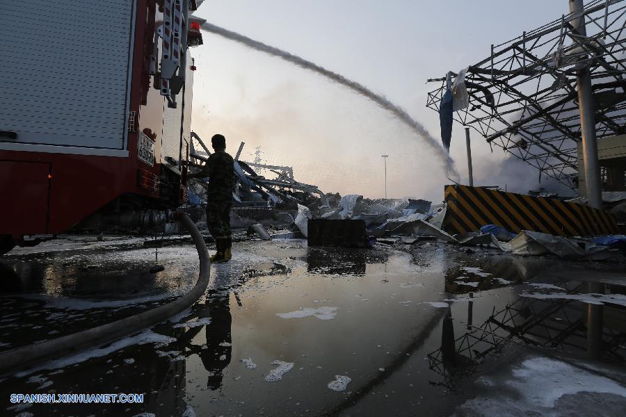 El número de fallecidos por las masivas explosiones de un almacén en la ciudad portuaria de Tianjin, en el norte de China, ascendió a 50 hoy jueves por la noche, mientras que otras 701 personas fueron hospitalizadas, de las cuales 71 se encuentran en condición grave.