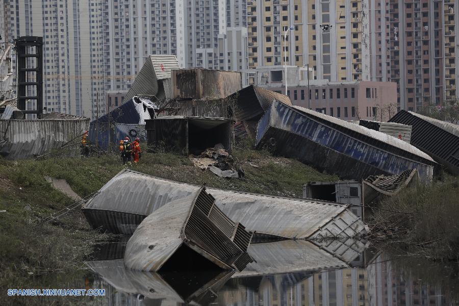 Ha ascendido a 56 el número de fallecidos, incluidos 21 bomberos, a consecuencia de las masivas explosiones de almacén ocurridas la noche del miércoles en la ciudad septentrional china de Tianjin, informó hoy viernes las autoridades locales.