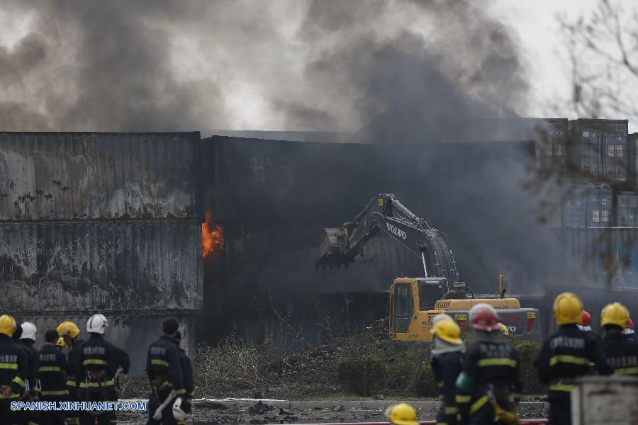 Ha ascendido a 56 el número de fallecidos, incluidos 21 bomberos, a consecuencia de las masivas explosiones de almacén ocurridas la noche del miércoles en la ciudad septentrional china de Tianjin, informó hoy viernes las autoridades locales.