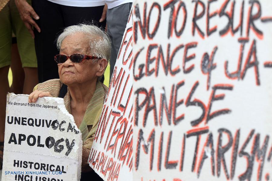 Antiguas esclavas sexuales filipinas de los soldados japoneses durante la Segunda Guerra Mundial, acompañadas de sus hijos y nietos protestaron hoy viernes ante la embajada de Japón en Manila para exigir reconocimiento y compensación del Gobierno nipón.