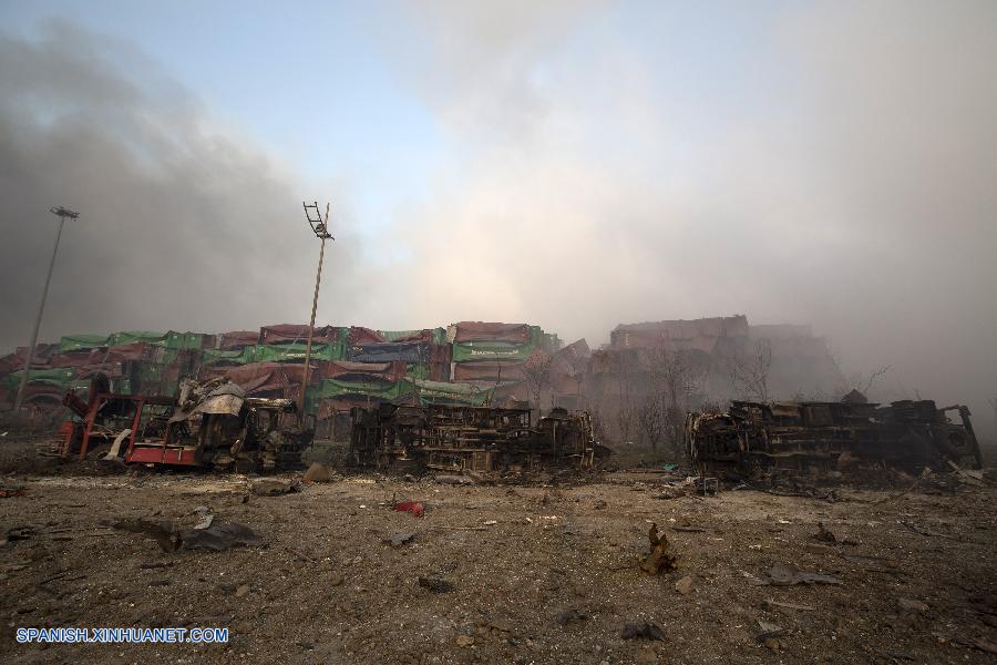 Al menos 21 bomberos perdieron la vida en las dos explosiones masivas ocurridas el miércoles por la noche en un almacén de la ciudad portuaria de Tianjin, en el norte de China.