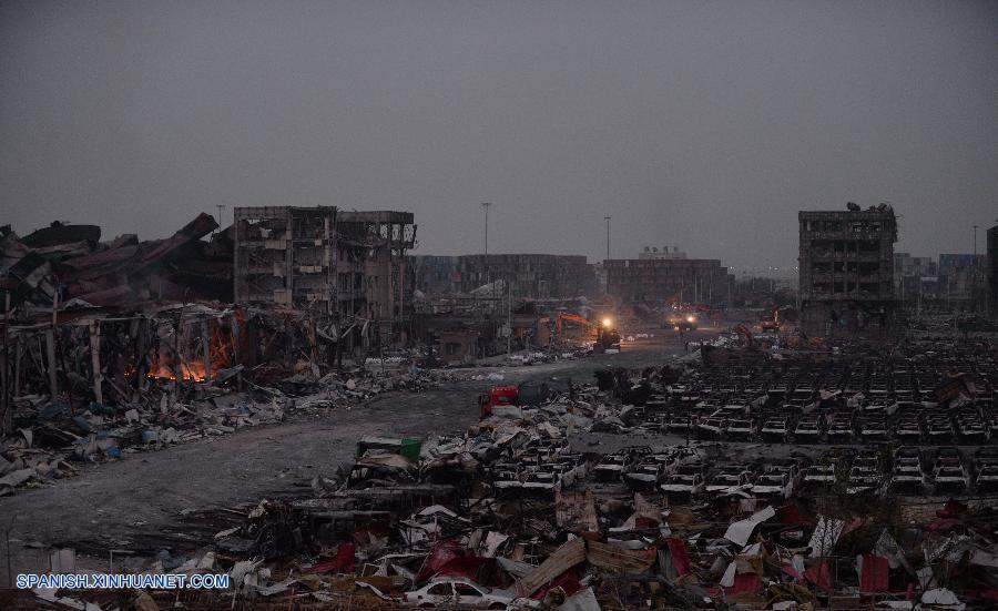 El número de muertos por las enormes explosiones ocurridas la semana pasada en la ciudad portuaria norteña china de Tianjin se elevó a 114 después de que los rescatistas recuperaron dos cuerpos más de entre los escombros, dijo hoy el departamento de publicidad municipal.