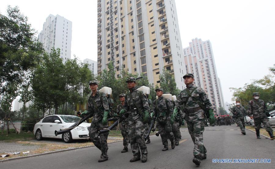 Las operaciones de limpieza continuaron hoy en Tianjin, norte de China, casi una semana después de que ocurrieran dos potentes explosiones en un almacén que guardaba productos peligrosos.