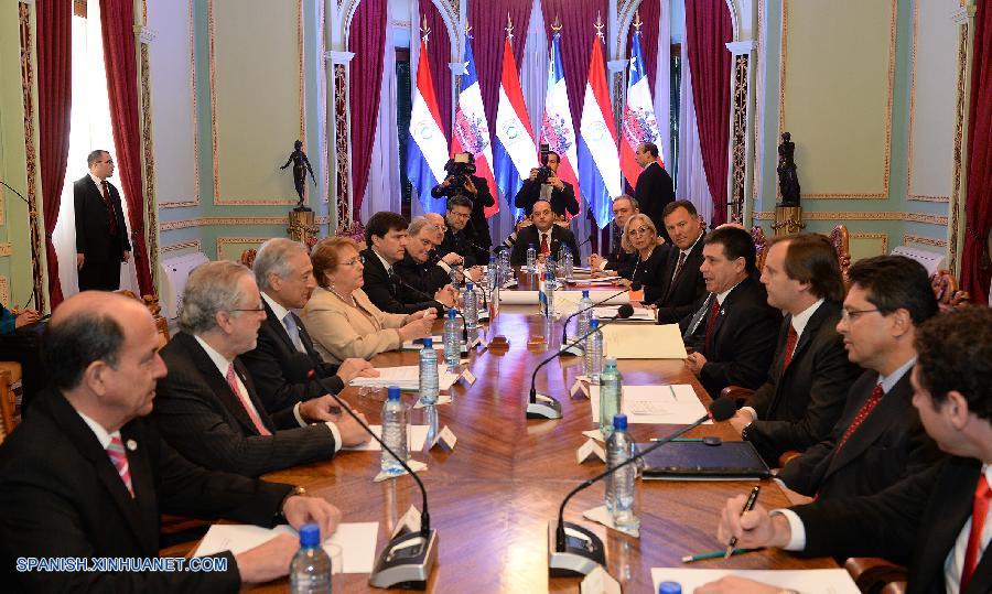 Los presidentes de Paraguay, Horacio Cartes, y de Chile, Michelle Bachelet, coincidieron hoy viernes en profundizar el vínculo bilateral en áreas como el comercio, la energía y la infraestructura.