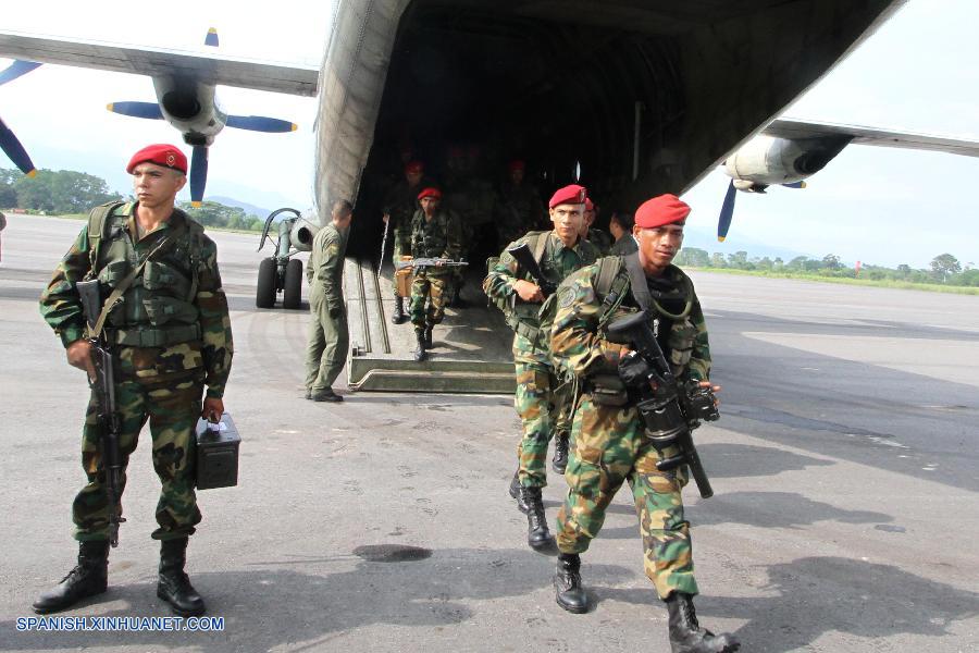 El presidente de Venezuela, Nicolás Maduro, decretó este viernes un estado de excepción por 60 días prorrogables en cinco municipios del estado occidental del Táchira, fronterizo con Colombia, tras el auge de la violencia paramilitar en los límites con el vecino país.