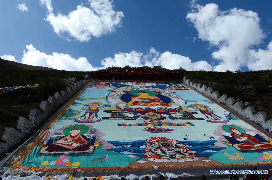 La foto muestra un templo tibetano en Tibet. Este año marcael 50 aniversario del establecimiento dela Región Autónoma deTibet.