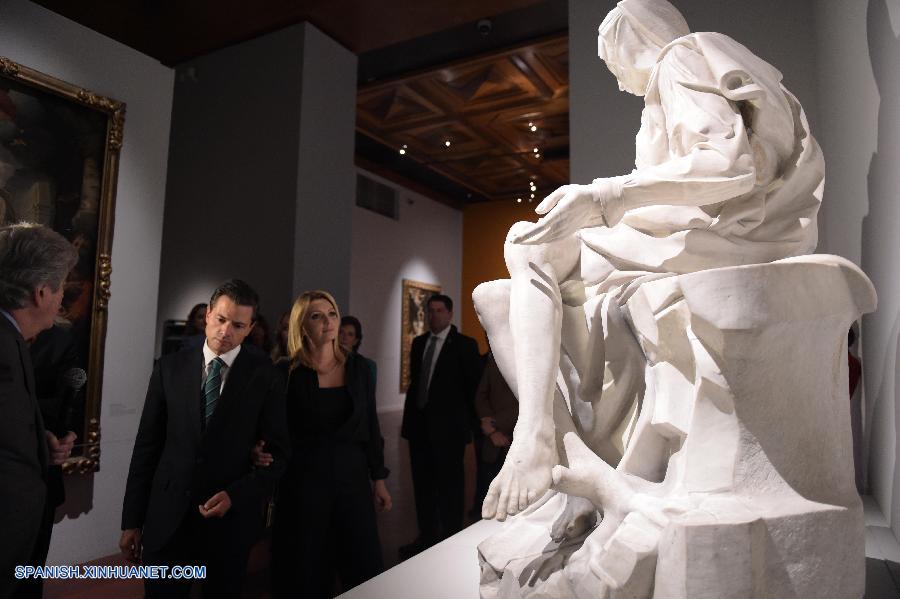 Presidente de México visita exposiciones de Da Vinci y Miguel Angel