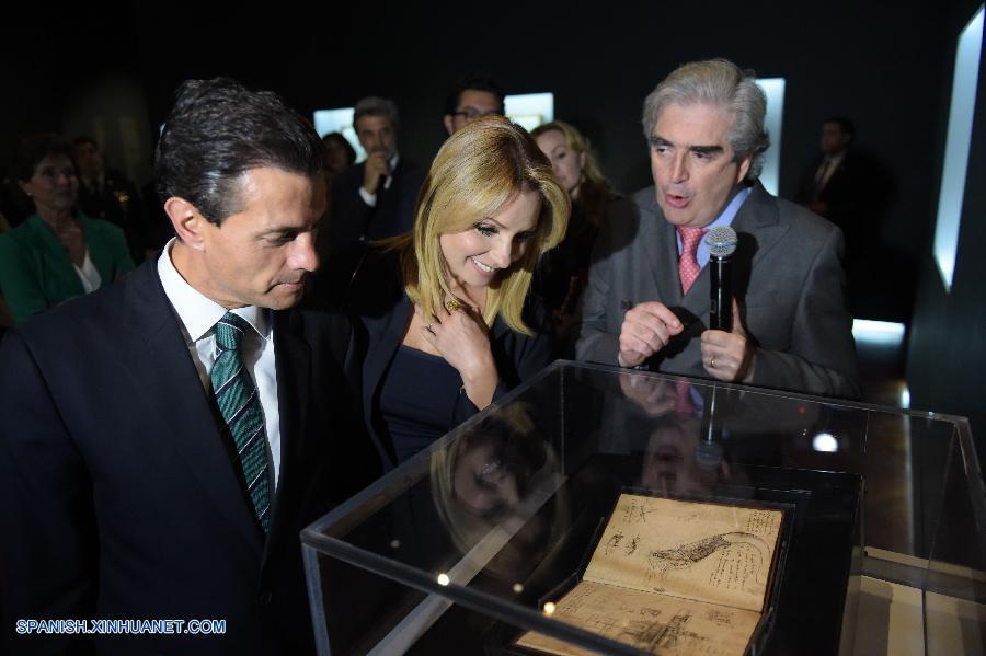 Presidente de México visita exposiciones de Da Vinci y Miguel Angel