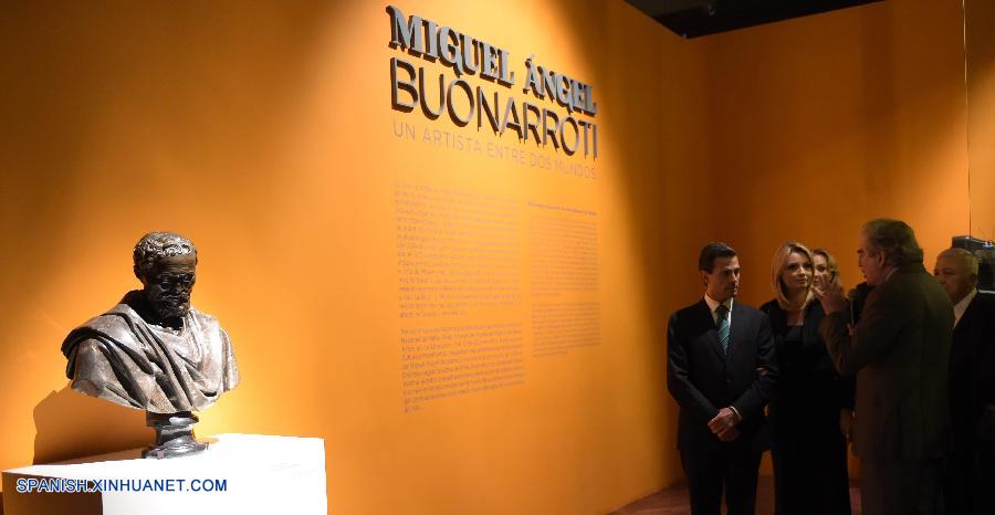 Presidente de México visita exposiciones de Da Vinci y Miguel Angel