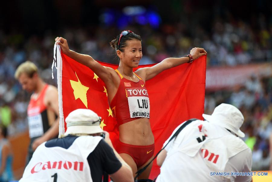 El país anfitrión China consiguió hoy viernes su primera medalla de oro en el Campeonato Mundial de Atletismo que se celebra en Beijing al ocupar Liu Hong y Lyu Xiuzhi los primeros dos puestos en la prueba de los 20 kilómetros marcha femeninos.