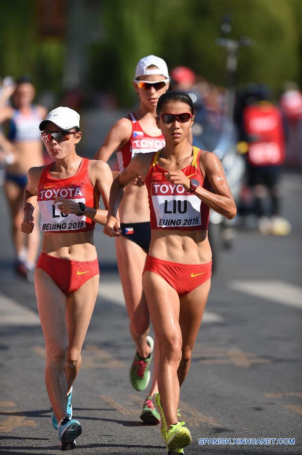 El país anfitrión China consiguió hoy viernes su primera medalla de oro en el Campeonato Mundial de Atletismo que se celebra en Beijing al ocupar Liu Hong y Lyu Xiuzhi los primeros dos puestos en la prueba de los 20 kilómetros marcha femeninos.