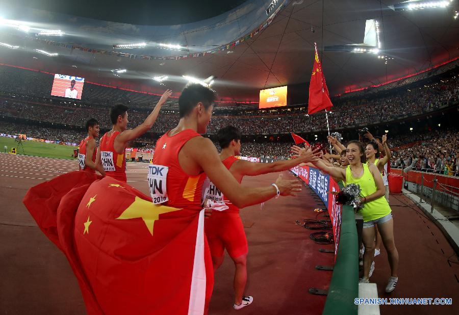 El equipo de relevos varonil chino realizó hoy el milagro cuando ganó una medalla de plata histórica en los 4x100m con un tiempo de 38,01 en el Campeonato Mundial de Atletismo.