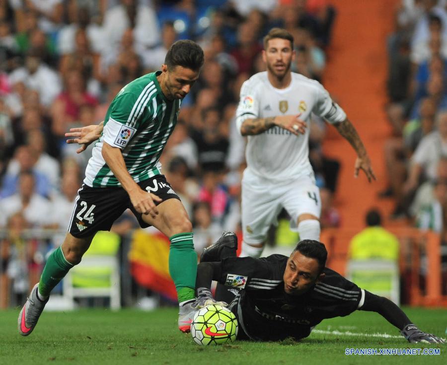 El Real Madrid goleó hoy con un marcador de 5-0 en el Santiago Bernabeu a un Betis voluntarioso que no pudo frenar el buen juego madridista y con un James Rodríguez que lució en la segunda jornada de la Liga española.
