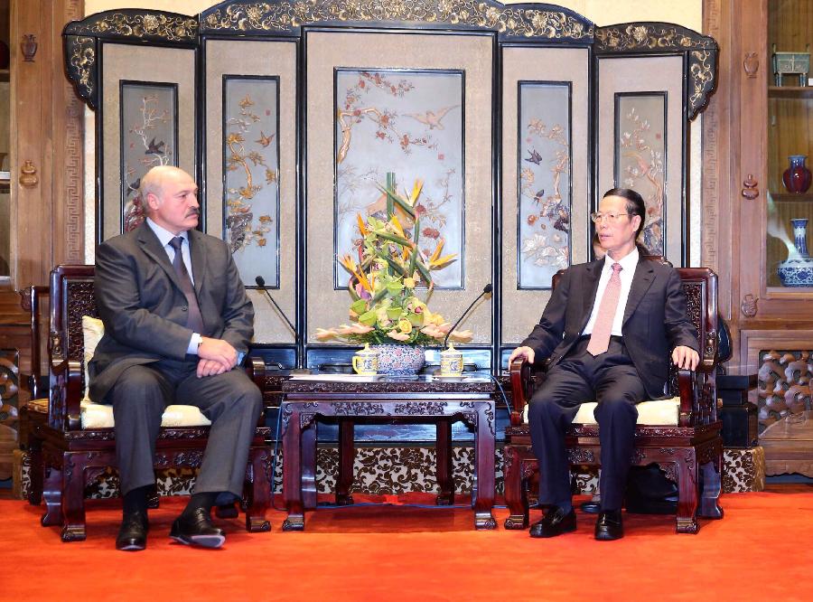 El viceprimer ministro chino, Zhang Gaoli, se reunió con el presidente de Bielorrusia, Alexander Lukashenko, hoy miércoles en Beijing, prometiendo fortalecer los lazos bilaterales.