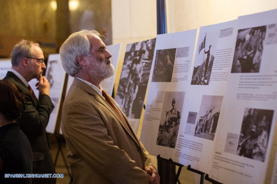 Más de 30 fotos históricas sobre la colaboración entre China y EEUU durante la Segunda Guerra Mundial forman parte de una exposición inaugurada en el ayuntamiento de Los Angeles el martes.