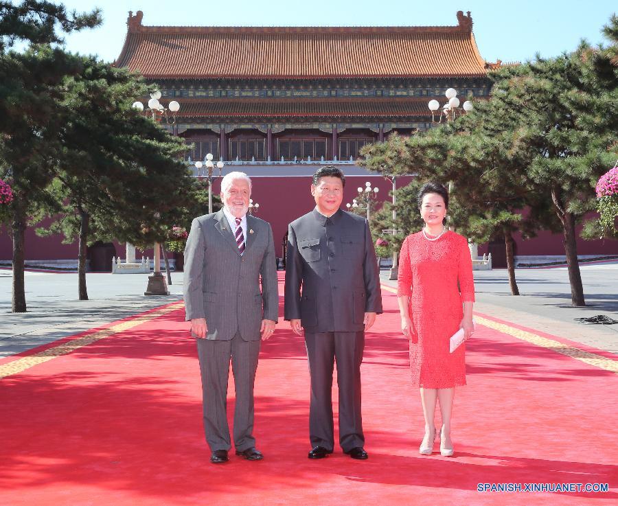 （XHDW·九三阅兵）习近平夫妇迎接出席纪念大会的外方代表团团长及其配偶