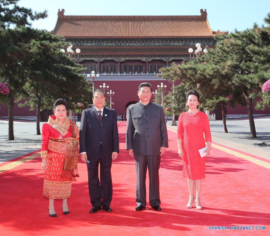 （XHDW·九三阅兵）习近平夫妇迎接出席纪念大会的外方代表团团长及其配偶