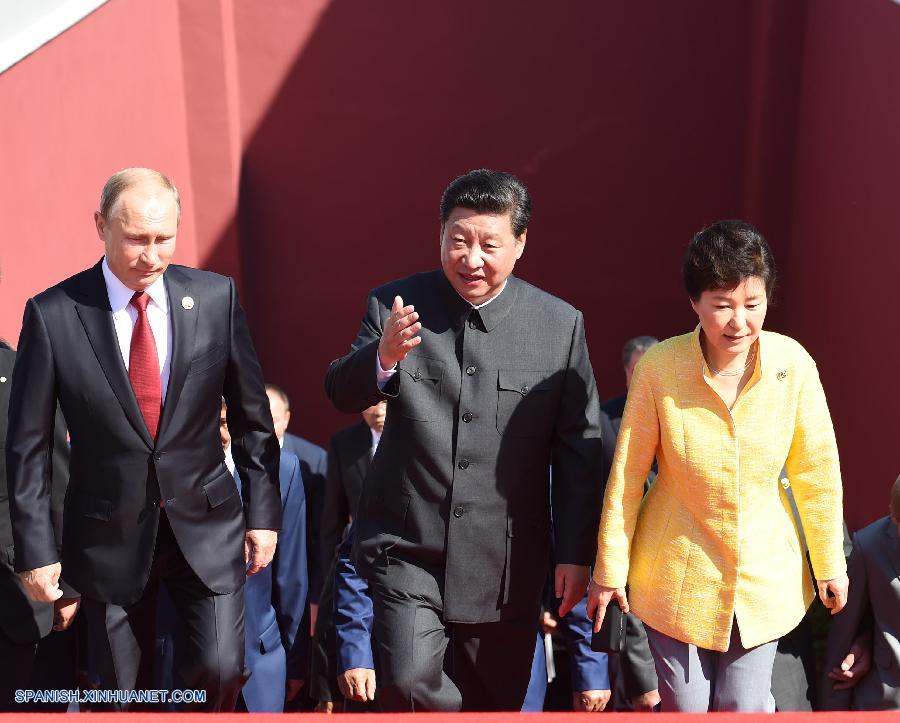Los líderes de Estado y representantes gubernamentales extranjeros, así como altos funcionarios de organizaciones internacionales, llegaron a la Plaza Tian'anmen, en el centro de Beijing, hoy jueves por la mañana para asistir a las celebraciones del Día de la Victoria de China.
