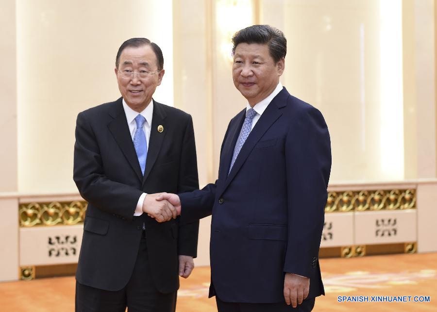 El presidente chino, Xi Jinping, se reunió hoy jueves con el secretario general de las Naciones Unidas, Ban Ki-moon, reafirmando el compromiso del país asiático con la paz al concluir el gran desfile militar con motivo del 70º aniversario del fin de la II Guerra Mundial.