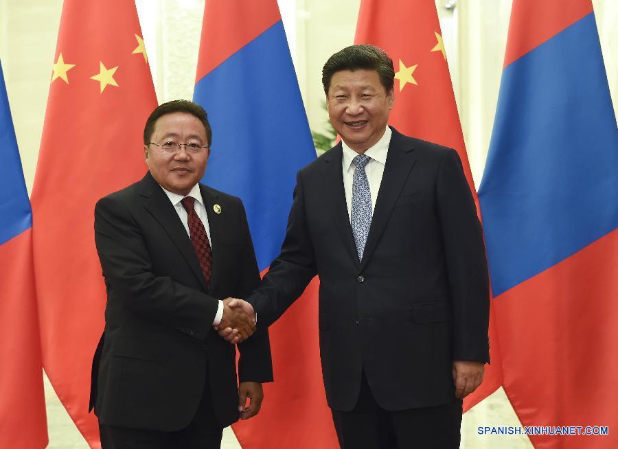  El presidente de China, Xi Jinping, se reunió hoy con su homólogo de Mongolia, Tsakhia Elbegdorj, luego de que China llevara a cabo un gran desfile militar en la Plaza de Tian'anmen, en el centro de Beijing.