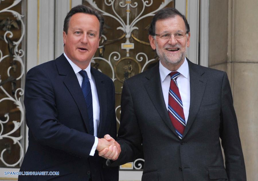 El primer ministro británico, David Cameron, advirtió hoy que 'la hipotética independencia de Cataluña (España) le sacará de la Unión Europea (UE) y le pondrá en fila para volver a ingresar'.