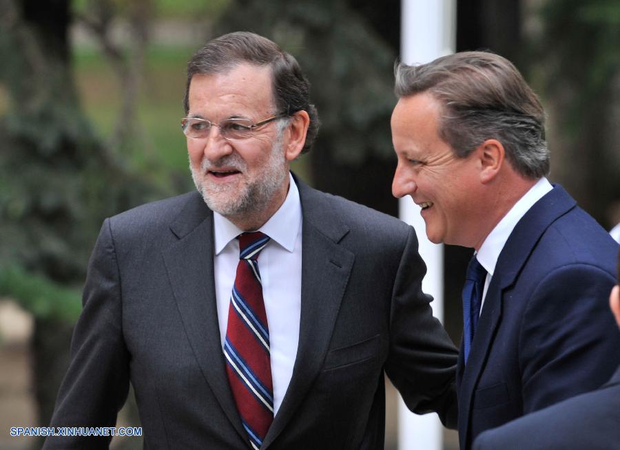 El primer ministro británico, David Cameron, advirtió hoy que 'la hipotética independencia de Cataluña (España) le sacará de la Unión Europea (UE) y le pondrá en fila para volver a ingresar'.