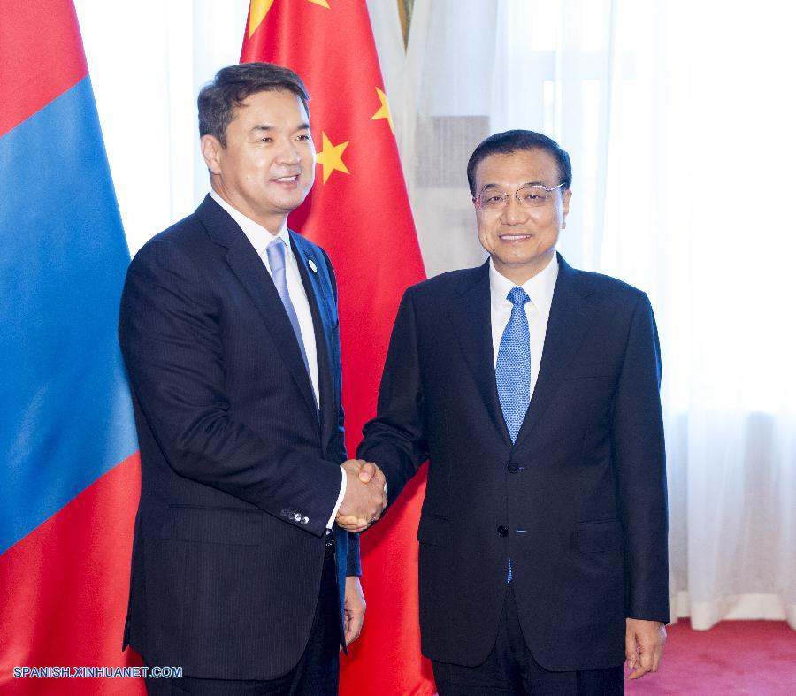 El primer ministro chino, Li Keqiang, se reunió hoy jueves con su homólogo mongol, Chimed Saikhanbileg, coincidiendo con la celebración del Foro Davos de Verano celebrado en la ciudad nororiental china de Dalian.